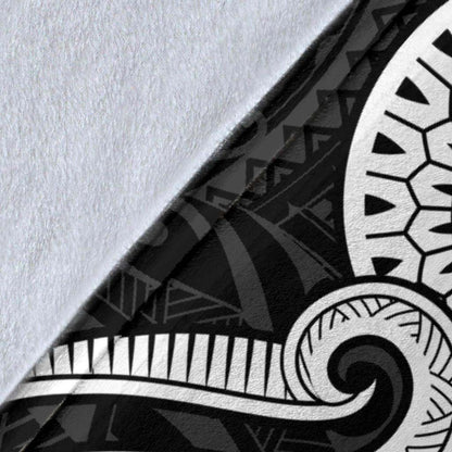 Fiji Polynesian Premium Blanket - White Tentacle Turtle Crest-Myprintsy