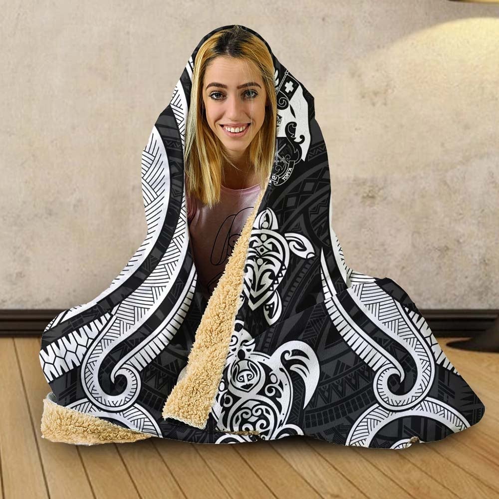 Tonga Hooded Blanket - White Tentacle Turtle