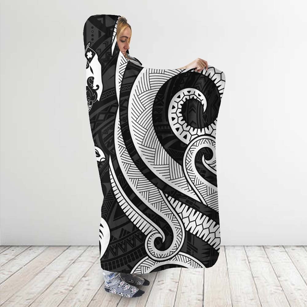 Tonga Hooded Blanket - White Tentacle Turtle